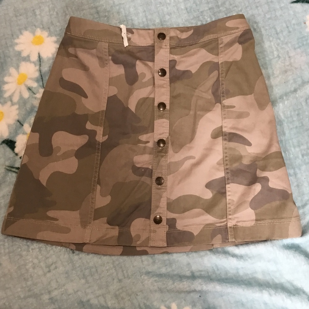 Hollister Olive Camo Button-Front Mini Skirt